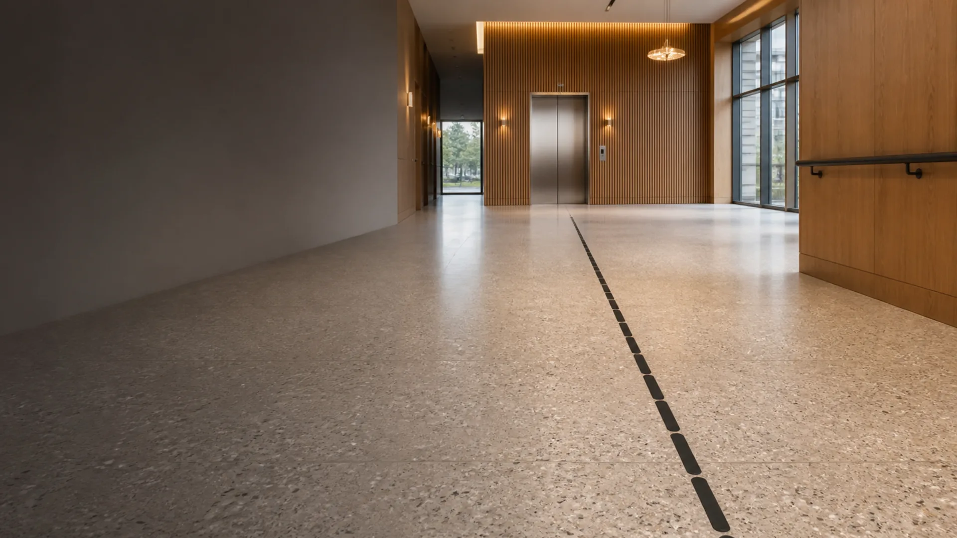 Taktile ribber montert i et moderne inngangsparti
